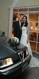 Alfa Romeo Azul Marinho, belíssima noiva com sua majestosa pose e seu buquê-de-noiva ...     MF Messias Ferreira Fotographer
